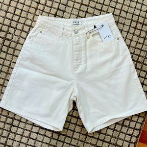 Dissh size US 6 white boyfriend jeans